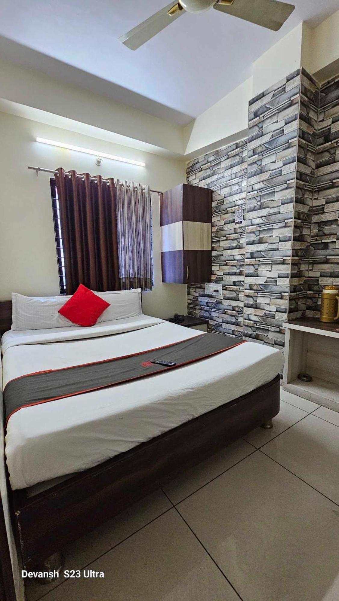 Hotel Mehar Residency Indore Exteriör bild